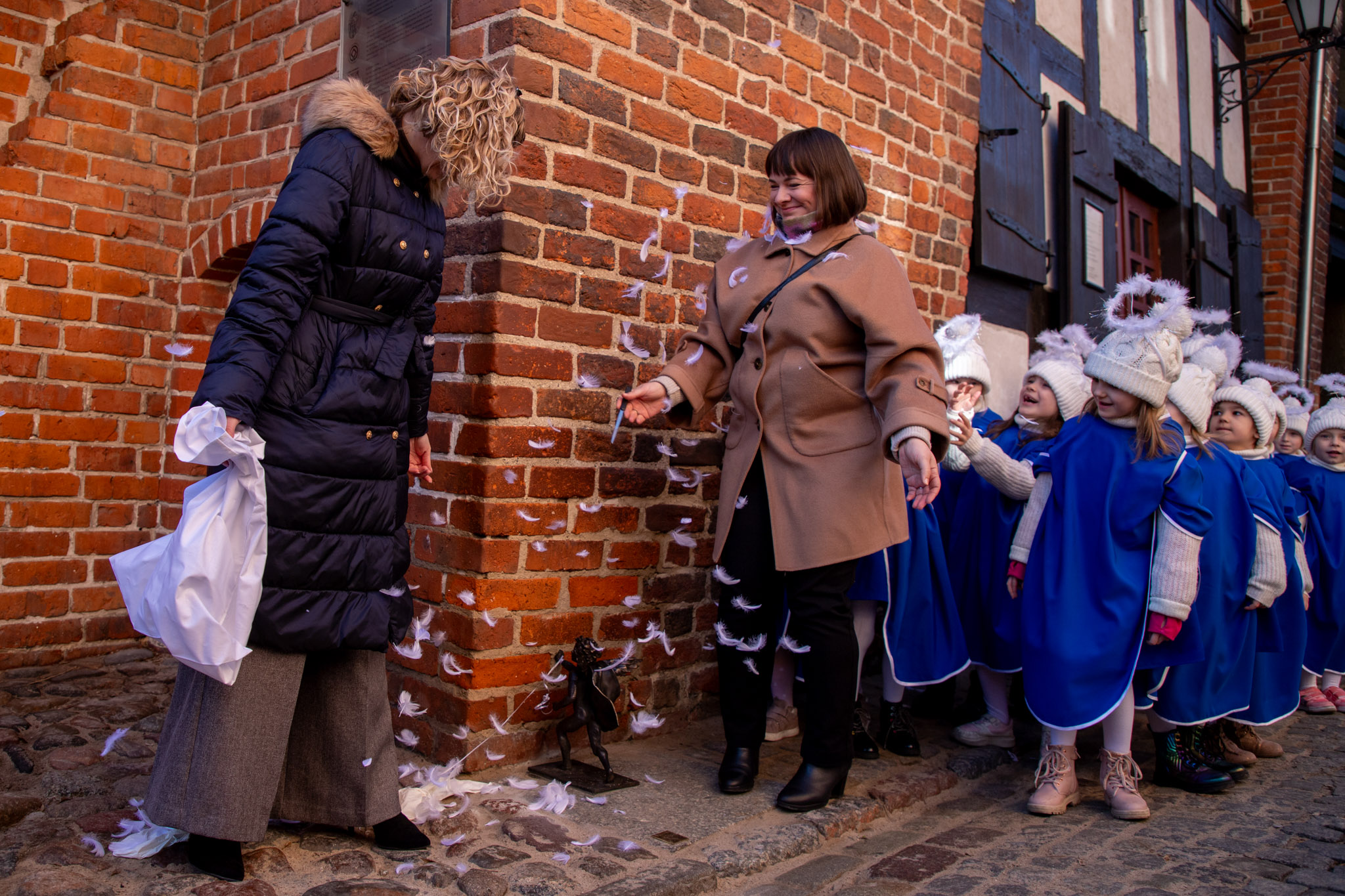 Odsłonięcie aniołka Pod Krzywą Wieżą 1