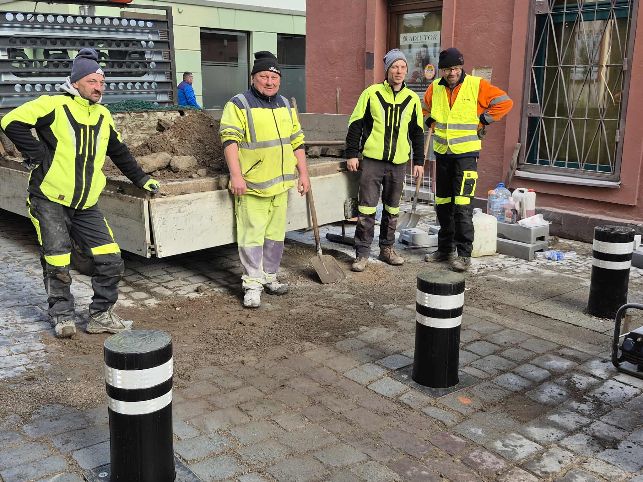  Słupki wokół Rynku Staromiejskiego