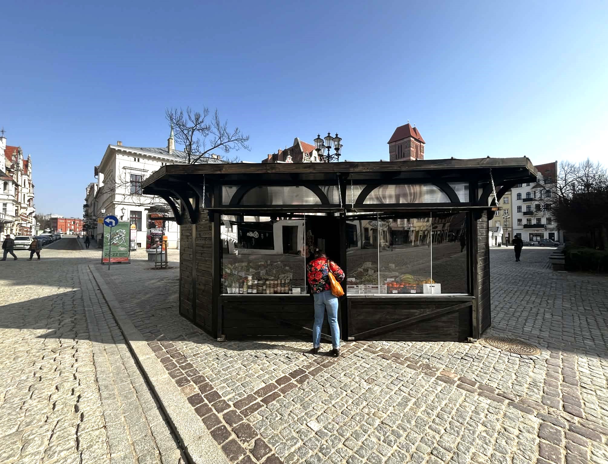 Odświeżone stoisko warzywne na Rynku Nowomiejskim