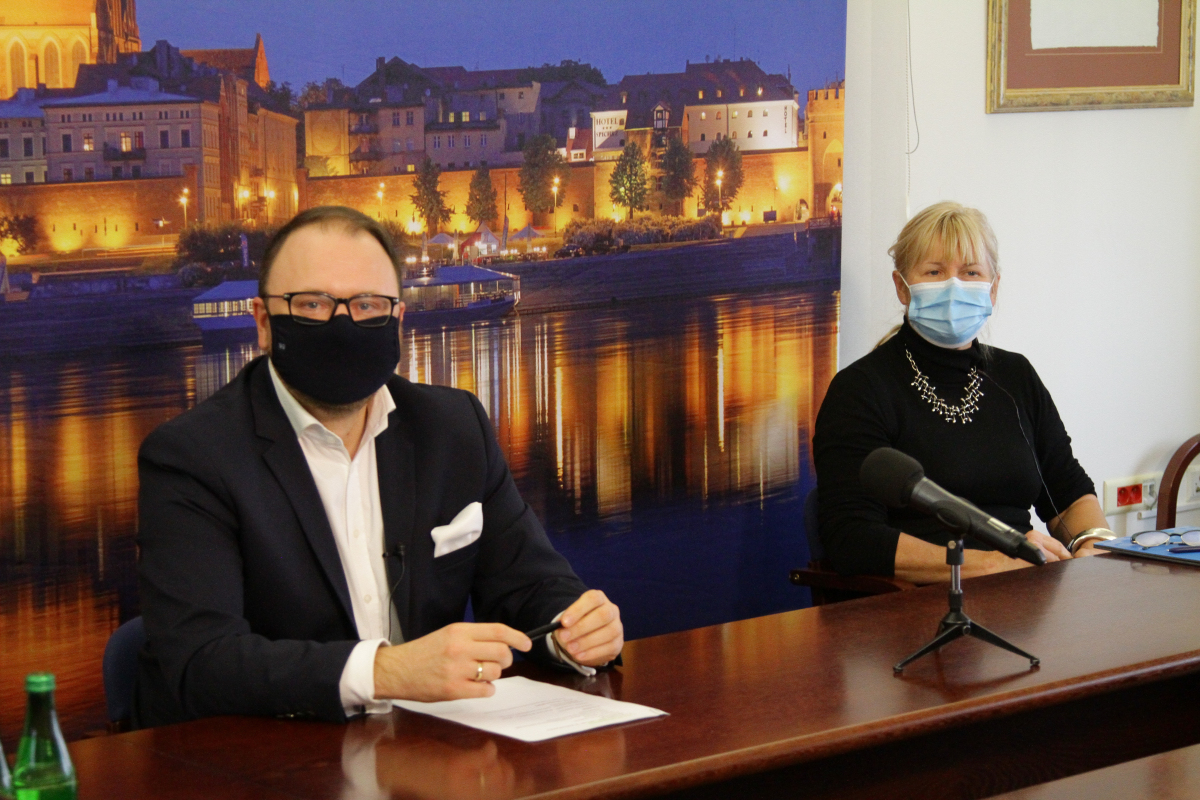 Na zdjęciu: zastępca prezydenta Torunia Paweł Gulewski i dyrektor BOM Jolanta Świnarska
