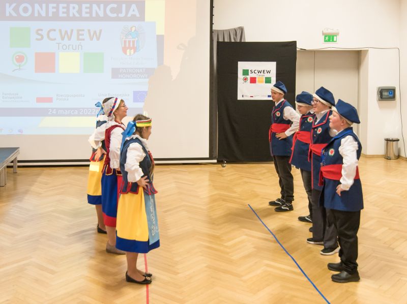 Występ artystyczny dzieci z Zespołu Szkół nr 26 w Toruniu