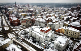 Widok na zimowy Toruń z lotu ptaka od strony Teatru Horzycy
