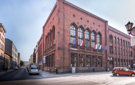 Ceglany budynek Kolegium Jagiellońskiego przy ul. Prostej