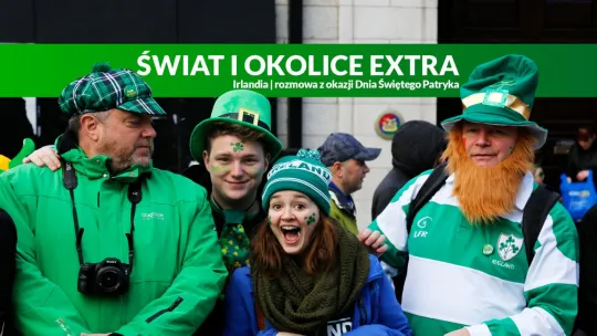 zdjęcie osób w zielonych, irlandzkich strojach