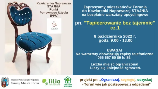 Plakat z tapicerowanym niebieskim krzesłem zabytkowym