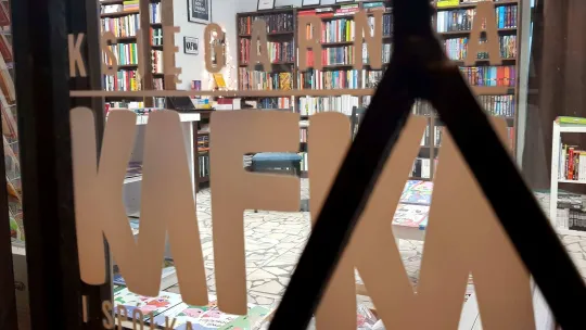 zdjęcie witryny księgarni, fot. Małgorzata Litwin