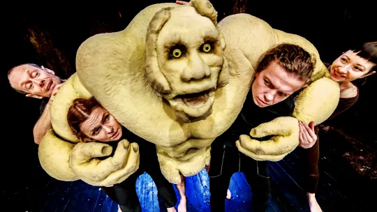 zdjęcie ze spektaklu "Opowieści z niepamięci" Teatru Animacji z Poznania