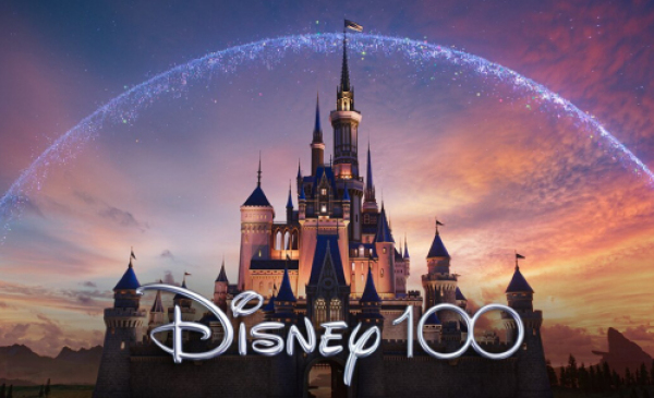 Grafika Disneya z charakterystycznym zamkiem i napisem 100-lecie