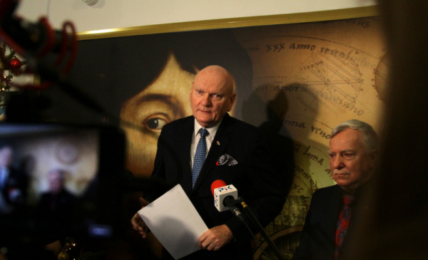 Zdjęcie przedstawia Michała Zaleskiego, prezydenta Torunia i jego zastępcę Zbigniewa Fiderewicza.