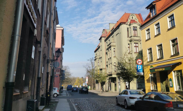 Zdjęcie przedstawia ulicę Kopernika w Toruniu