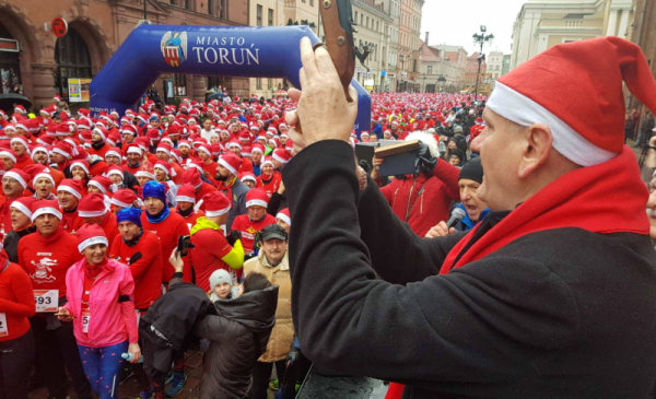 Tysiące Mikołajów na ulicach Torunia 