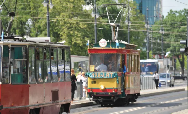 Turystycznym tramwajem na majówkę