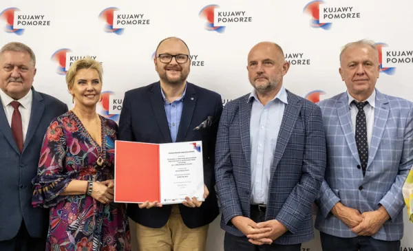 Prezydent Paweł Gulewski odebrał potwierdzenie zawarcia umowy