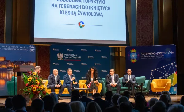 Sesja panelowa w Dworze Artusa