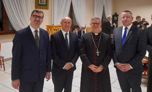 Ks. biskup Wiesław Śmigiel z przedstawicielami toruńskiego samorządu