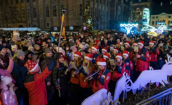 Wielka Parada ze św. Mikołajem i Orkiestrą Dętą ze Złejwsi Wielkiej