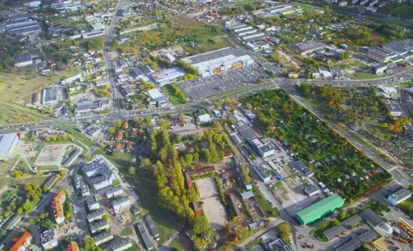 Teren przy ul. Grudziądzkiej 163 zmieni się i zyska nowe funkcje – usługowe z dopuszczalną zabudową mieszkaniową. Jeszcze w tym roku pierwsze działki trafią do sprzedaży. 