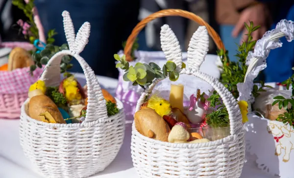 Święcenie pokarmów na Rynku Staromiejskim