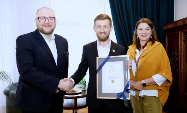 Marek Grzywna to nauczyciel informatyki i finalista prestiżowego międzynarodowego konkursu Global Teacher Prize 2025. 
