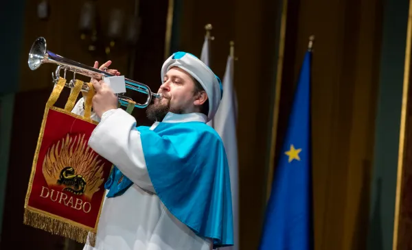 Uroczysta sesja Rady Miasta Torunia - trębacz