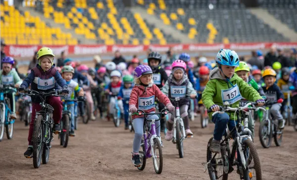 Zawody rowerkowe na Motoarenie