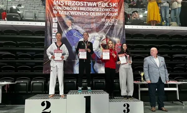 Gabriela Wrzeszcz z KS Centuria Toruń stori na najwyższym podium Mistrzostw Polski Juniorów
