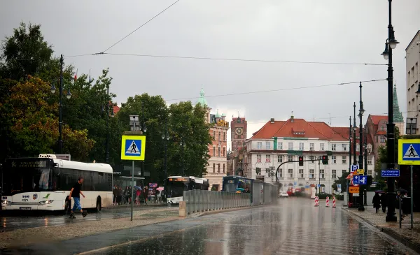  Burze z opadami