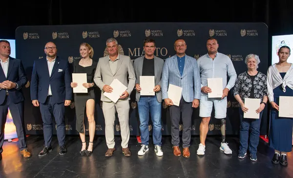 Zawodnicy, którzy w 2024 roku osiągnęli wysokie wyniki sportowe na arenach krajowych i międzynarodowych, i trenerzy otrzymali stypendia sportowe na 2025 rok.