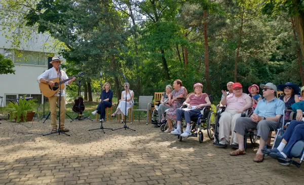 Śpiewanie na Polanie z seniorami