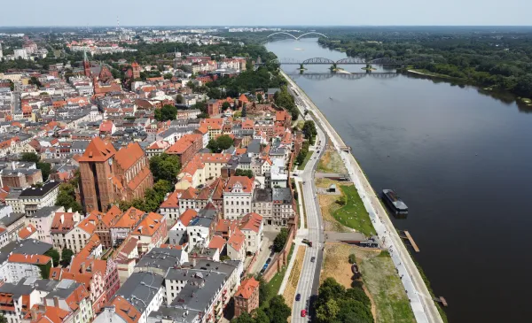 Bulwar i starówka z drona