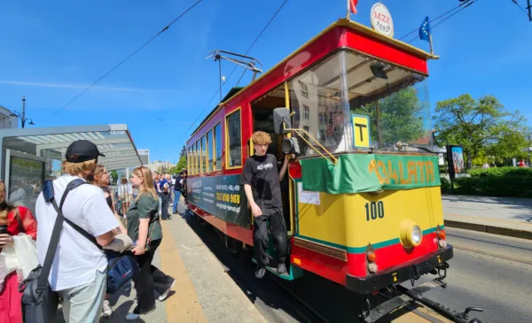 Przejażdżki tramwajem retro w ostatni dzień wakacji