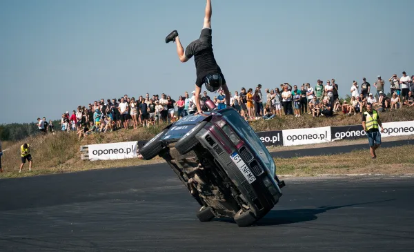 Od motorynek po superauta, a nawet... czołg 