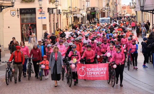 Różowy Przejazd Rowerowy w Toruniu – wspólnie dla zdrowia i profilaktyki