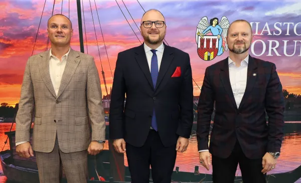 Paweł Gulewski spotkał się z nowym Komendantem Placówki Żandarmerii Wojskowej w Toruniu porucznikiem Piotrem Świątkiem, który objął obowiązki 6 października br.