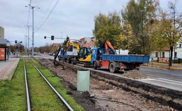 W ciągu ul. Konstytucji 3 Maja i Kościuszki trwają modernizacje kolejnych odcinków toruńskich torowisk.