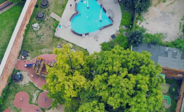 Najdroższym wybranym projektem, na który zaplanowano aż 720 000 zł,  jest remont Piernikowego Miasteczka