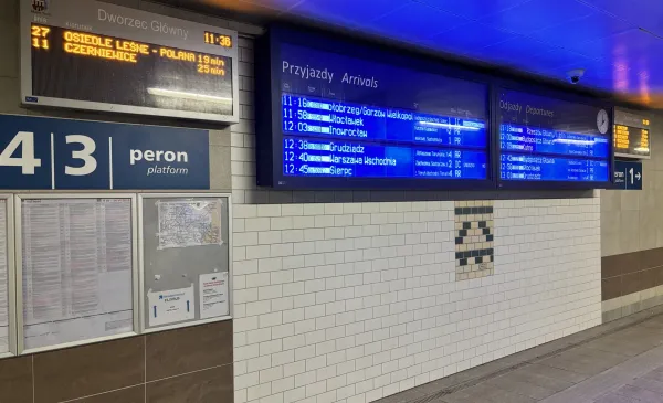 System Informacji Pasażerskiej na przystankach zlokalizowanych przy Dworcu Głównym w PKP w Toruniu uległ awarii.