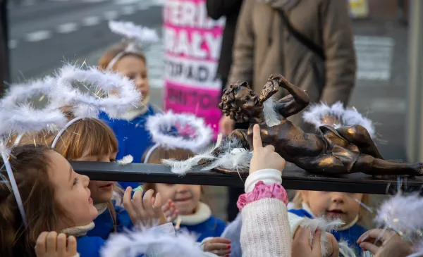 Anioł przy Domu Pizzy i Tapas 