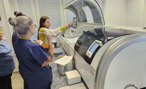 Do Specjalistycznego Szpitala Miejskiego im. Mikołaja Kopernika w Toruniu dostarczono nowoczesny zestaw urządzeń do diagnostyki patomorfologicznej.