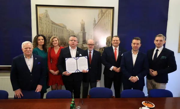 Radni murem za Toruniem w SRP