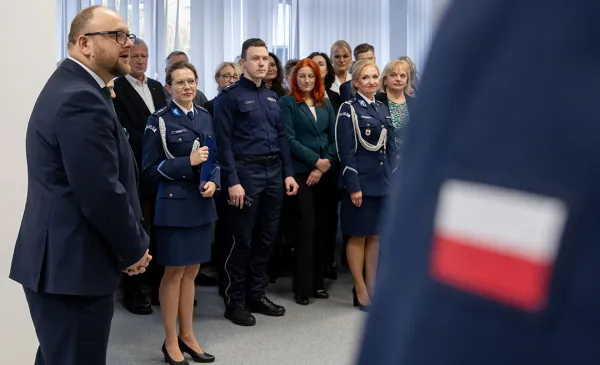 Paweł Gulewski, Prezydent Miasta Torunia i Łukasz Walkusz, Przewodniczący Rady Miasta Torunia, spotkali się z funkcjonariuszami oraz cywilnymi pracownikami Komendy Miejskiej Policji w Toruniu. 