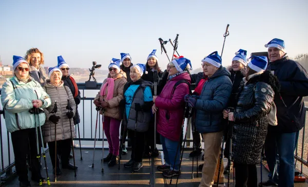 Anielski strażnik ruchu i zdrowia na moście