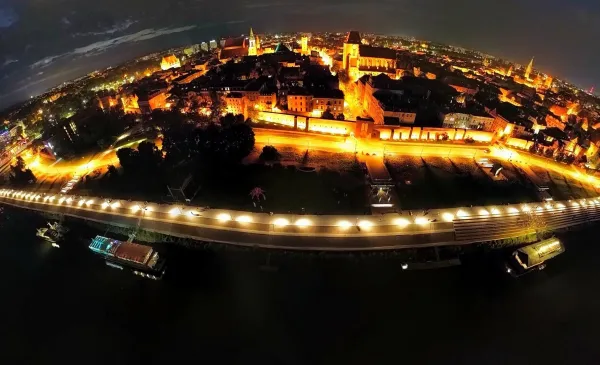 28 grudnia 1233 r. Toruń uzyskał prawa miejskie. 