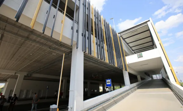 Od 1 stycznia 2026 r. na parkingach Park&Ride przy ul. Olimpijskiej i ul. Dziewulskiego zakończy się promocja cenowa. Oznacza to powrót do stawek obowiązujących przed promocją.