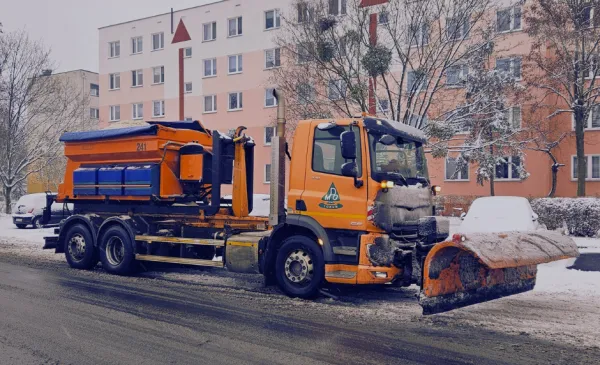Gołoledź: służby miejskie podejmują działania
