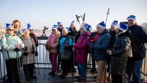 Anielski strażnik ruchu i zdrowia na moście