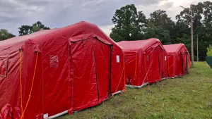 We współpracy z Komendą Miejską Państwowej Straży Pożarnej w dwóch lokalizacjach w centrum Torunia staną namioty, w których będzie można ogrzać się.  