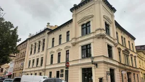 Budynek Towarzystwa Naukowego w Toruniu. Na remont elewacji budynku, prace elewacyjne i elementy architektoniczne na dachu TNT otrzymało 140 tys. zł.