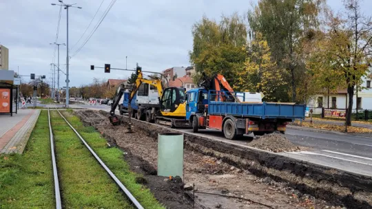 W ciągu ul. Konstytucji 3 Maja i Kościuszki trwają modernizacje kolejnych odcinków toruńskich torowisk.