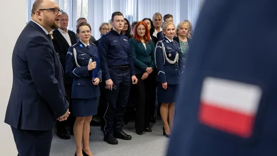 Paweł Gulewski, Prezydent Miasta Torunia i Łukasz Walkusz, Przewodniczący Rady Miasta Torunia, spotkali się z funkcjonariuszami oraz cywilnymi pracownikami Komendy Miejskiej Policji w Toruniu. 